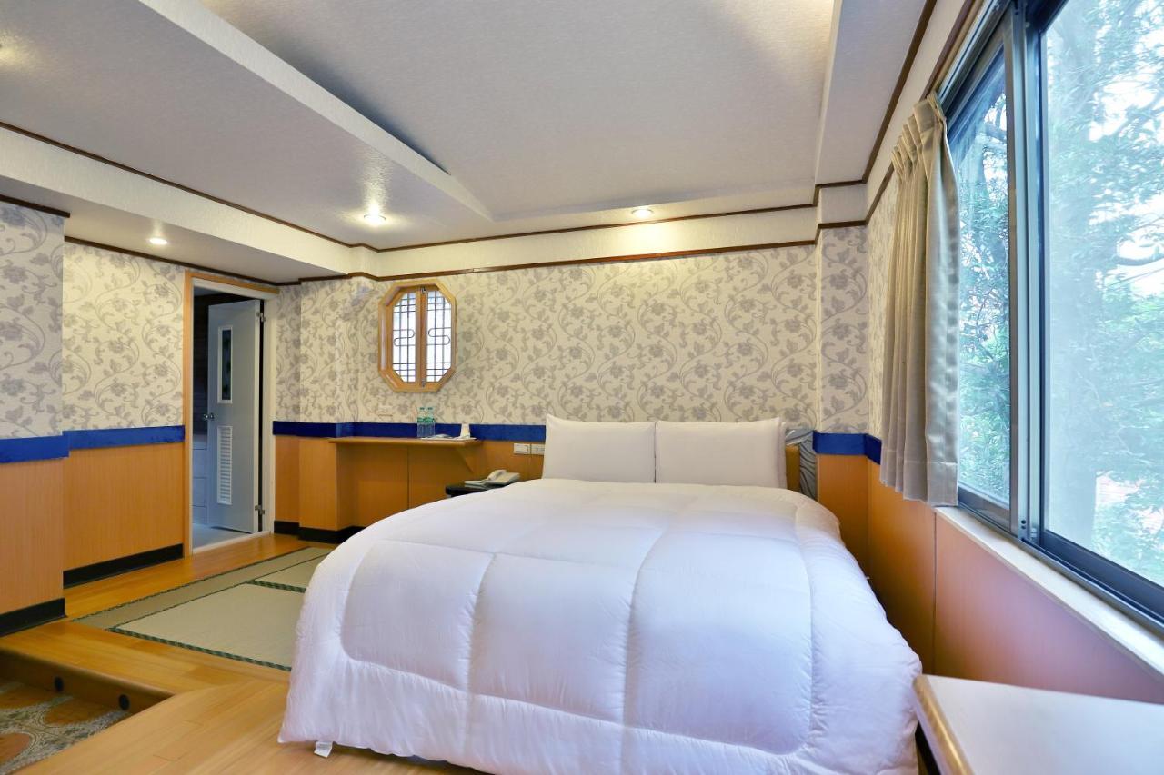 Phoenix Pavilion Hot Spring Hotel Taipei Exterior photo